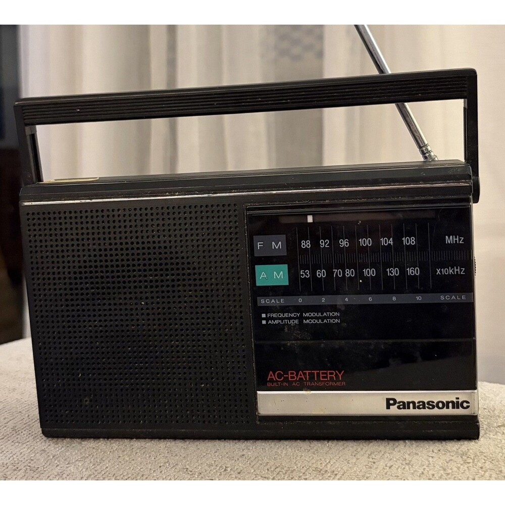 Panasonic RF-542 AM/FM Radio Portable Hand Held Battery or Electric
